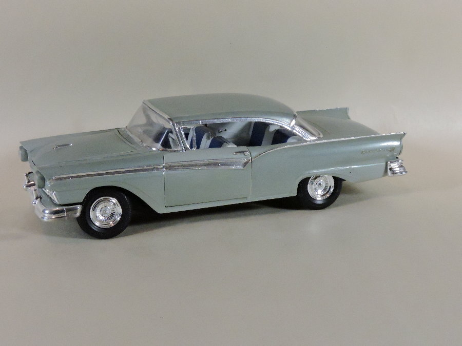 1957 Ford Hardtop -- Plastic Model Car Kit -- 1/25 Scale -- #1010-12 ...