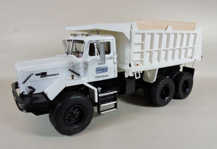AMT 1150 F/s AUTOCAR Dc9964b Dump Truck Model Kit for sale online 