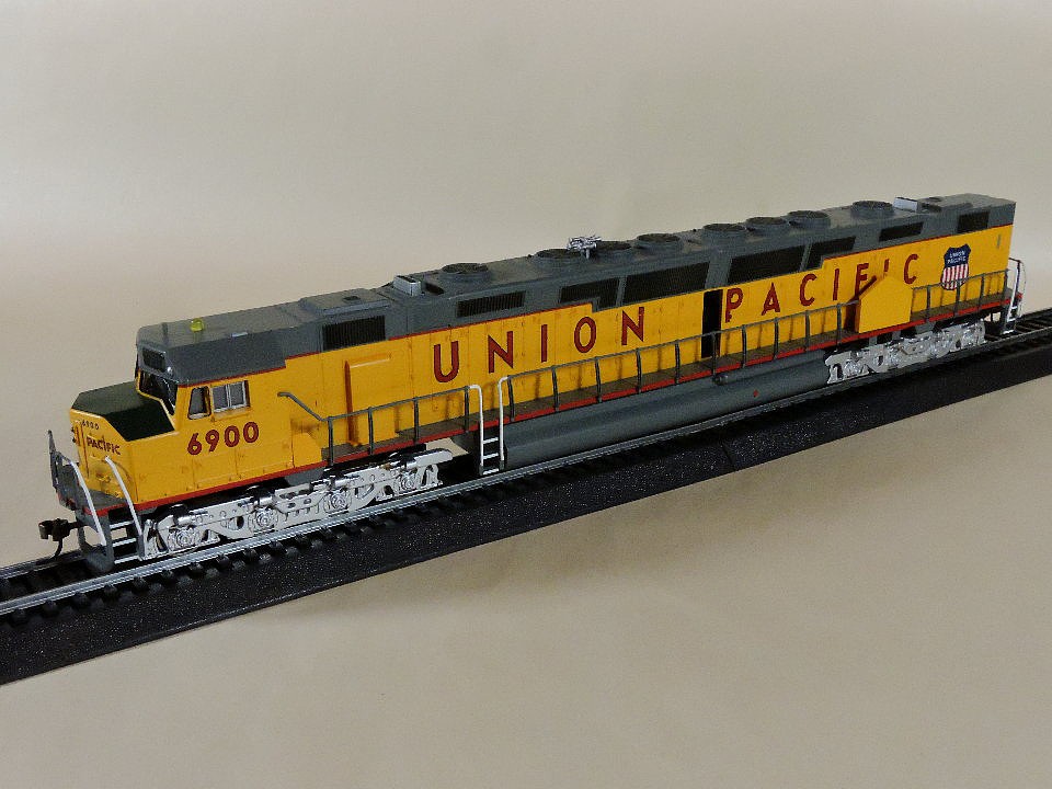 DD40AX Centennial Union Pacific #6900 -- HO Scale Model Train Diesel ...