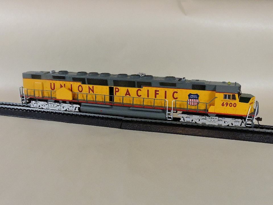 DD40AX Centennial Union Pacific 6900 HO Scale Model Train Diesel
