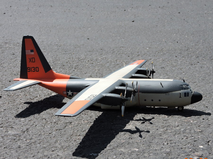 C130 Hercules Plastic Model Airplane Kit 1/72 Scale 550015