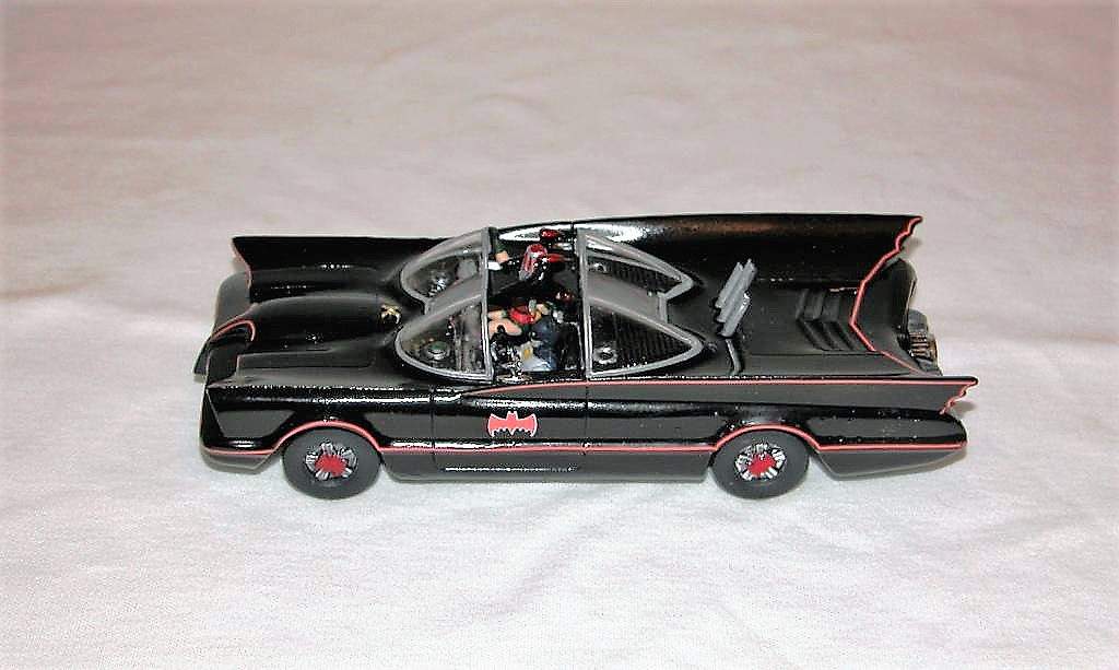 Classic Batmobile -- Plastic Model Car -- 1/32 Scale -- #pol933 ...