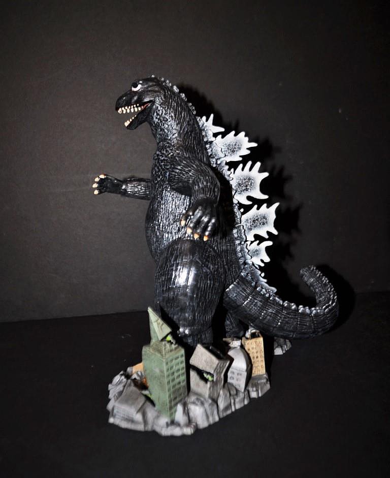 Godzilla (Glow in the Dark) -- Plastic Model Fantasy Figure Kit 