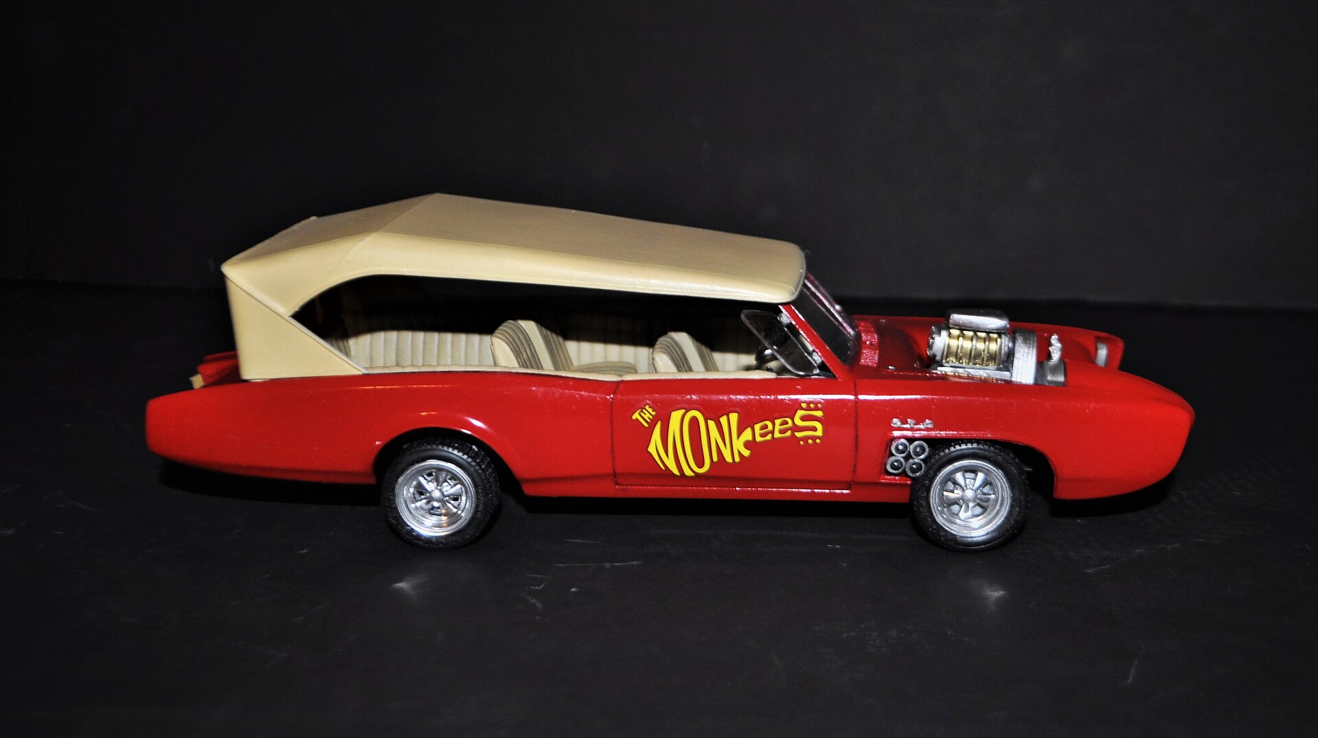 MPC Skill 2 Model Kit Monkeemobile The Monkees 1966-1968 TV Series 1-25 Scale Model Car