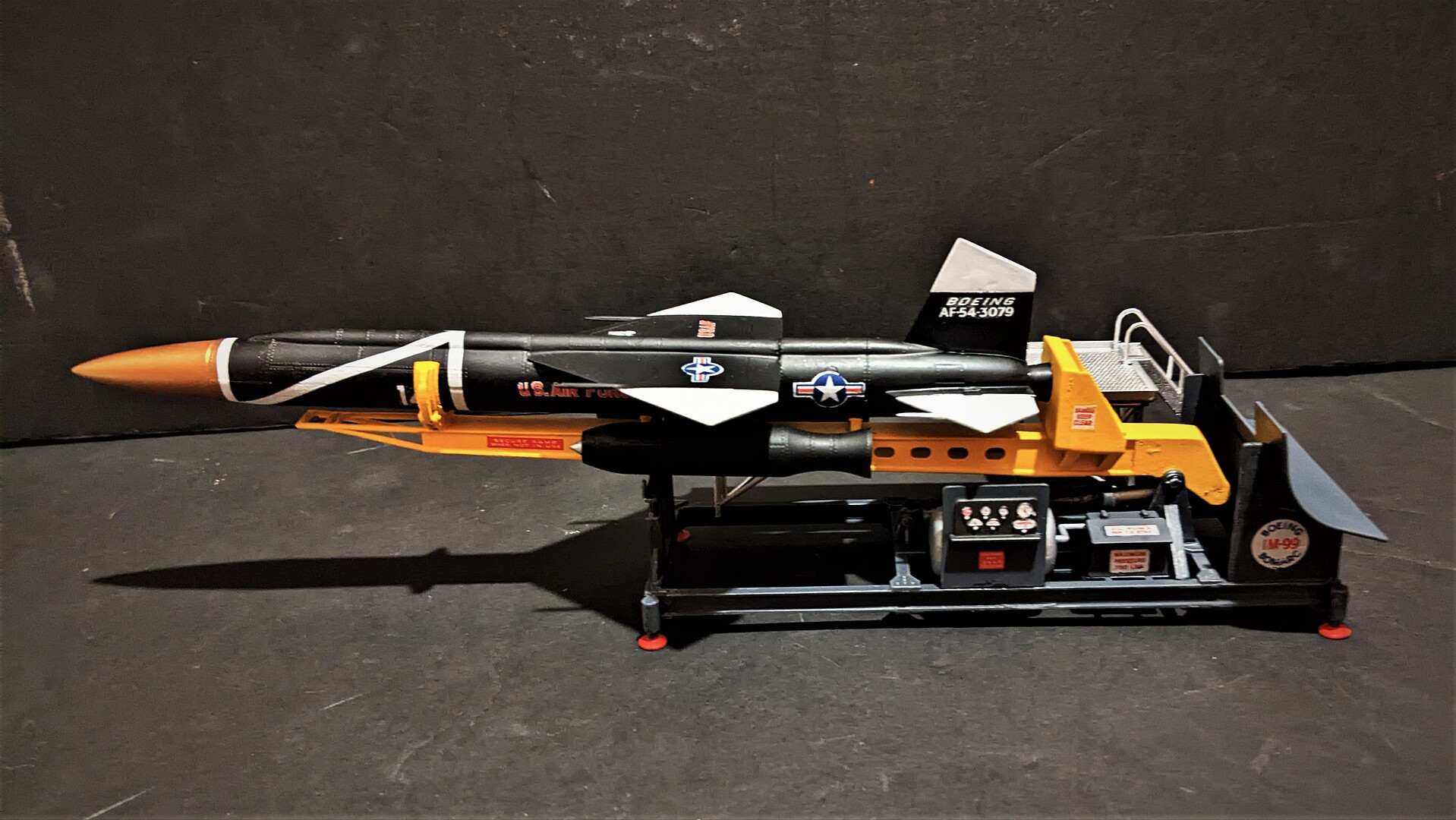 boeing-im-99-bomarc-missile-w-launch-platform-plastic-model-missile