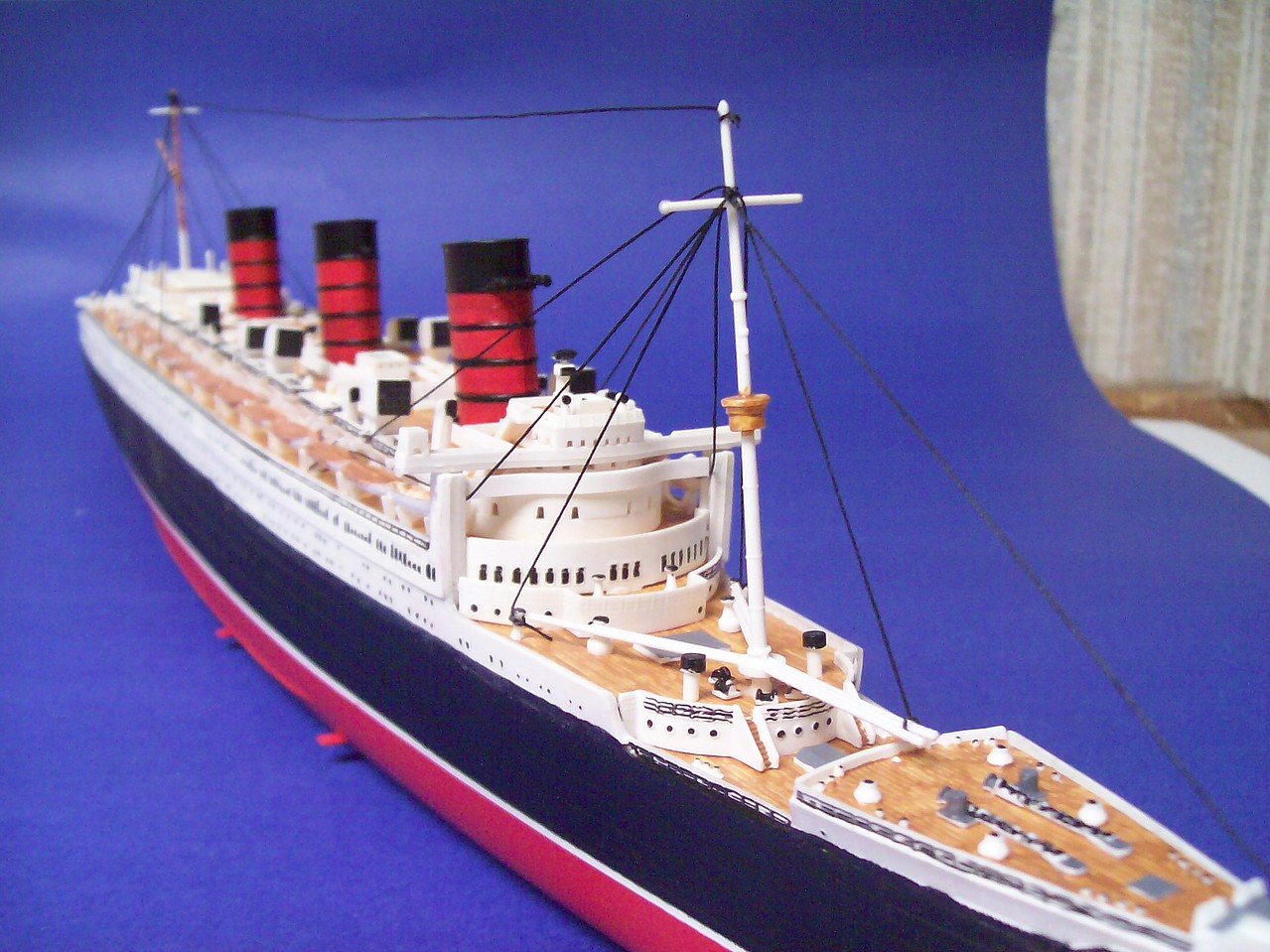 Queen Mary Plastic Model Commercial Ship Kit 1/570 Scale