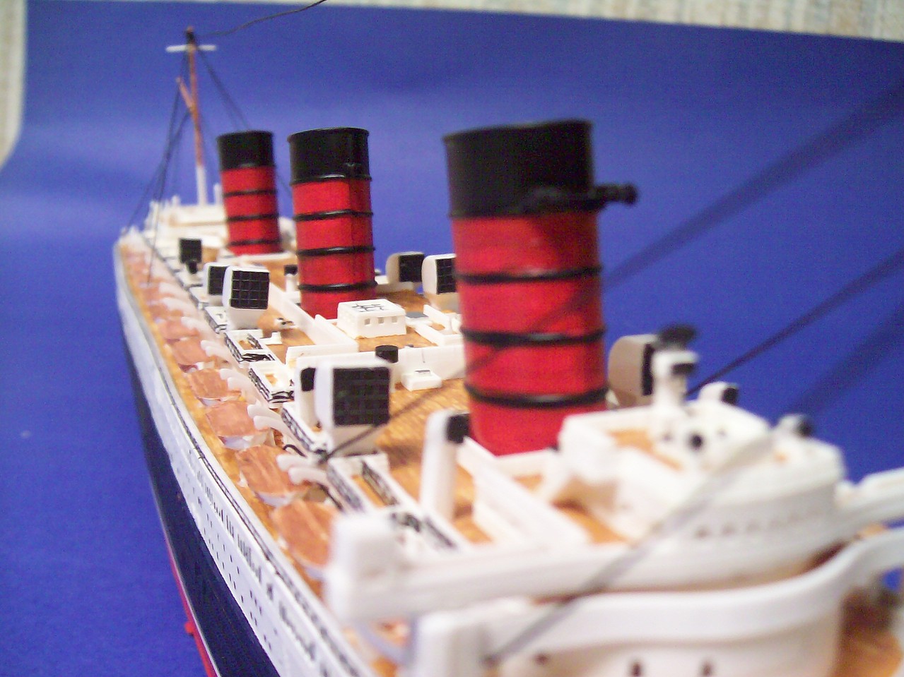 Queen Mary Plastic Model Commercial Ship Kit 1/570 Scale