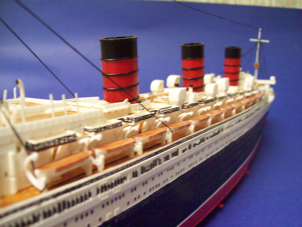 Queen Mary -- Plastic Model Commercial Ship Kit -- 1/570 Scale ...