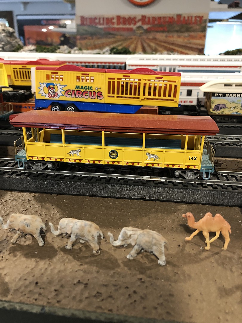 Ringling Bros OpenSided Excursion Car w/Seats HO Scale Model Train