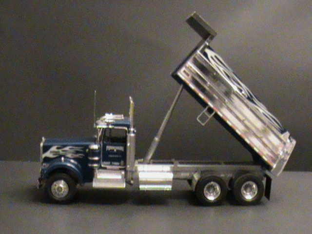 Kenworth Dump Truck -- Plastic Model Vehicle Kit -- 1/24 Scale