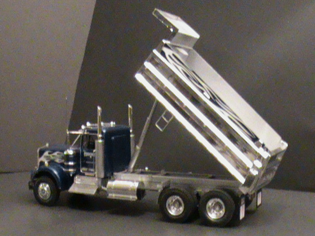 Kenworth Dump Truck -- Plastic Model Vehicle Kit -- 1/24 Scale