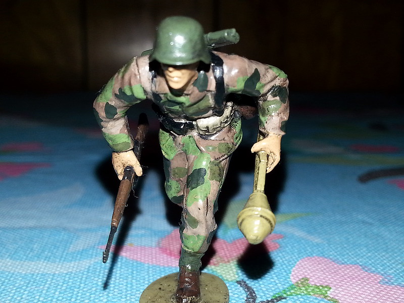 TAMIYA 35196 German Front-Line Infantryman 1:35 Military Model Kit Figures  - Jadlam Toys & Models - Buy Toys & Models Online