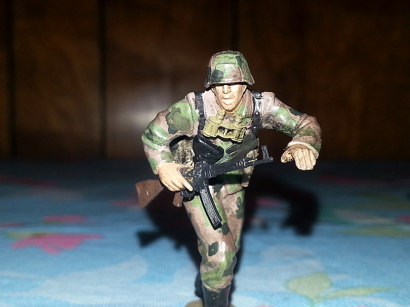 TAMIYA 35196 German Front-Line Infantryman 1:35 Military Model Kit Figures  - Jadlam Toys & Models - Buy Toys & Models Online
