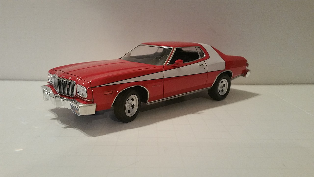 Starsky & Hutch Ford Torino Plastic Model Car Kit 1/25 Scale