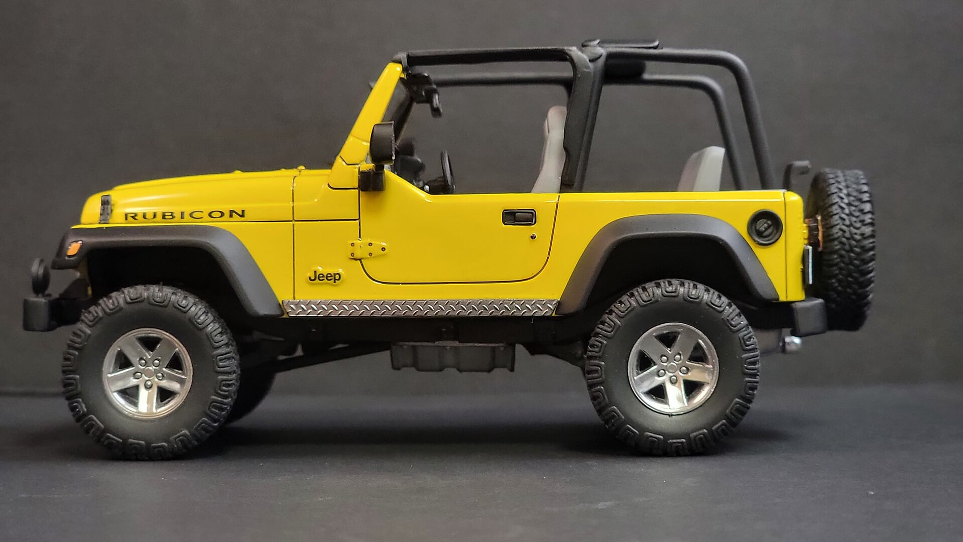 Jeep Wrangler Rubicon Plastic Model Jeep Kit 1/25 Scale 4501