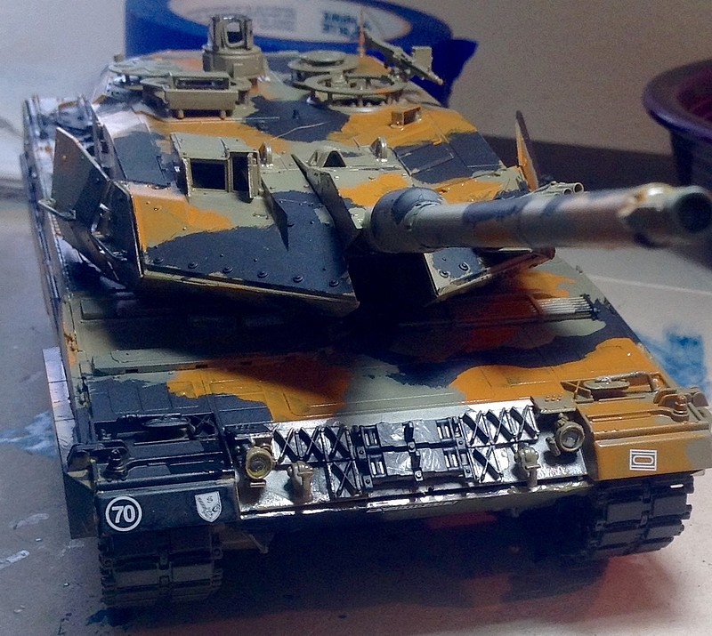 tamiya 1/16 leopard 2 a6 main battle tank kit
