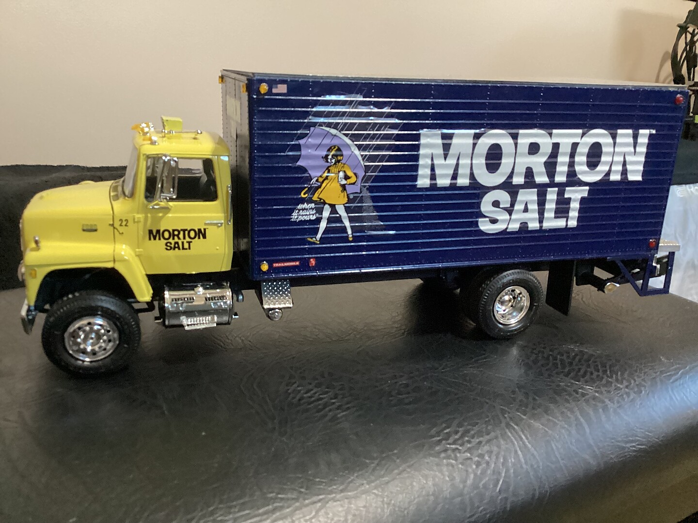 Morton Salt Ford Louisville Short Hauler -- Plastic Model Truck Vehicle ...