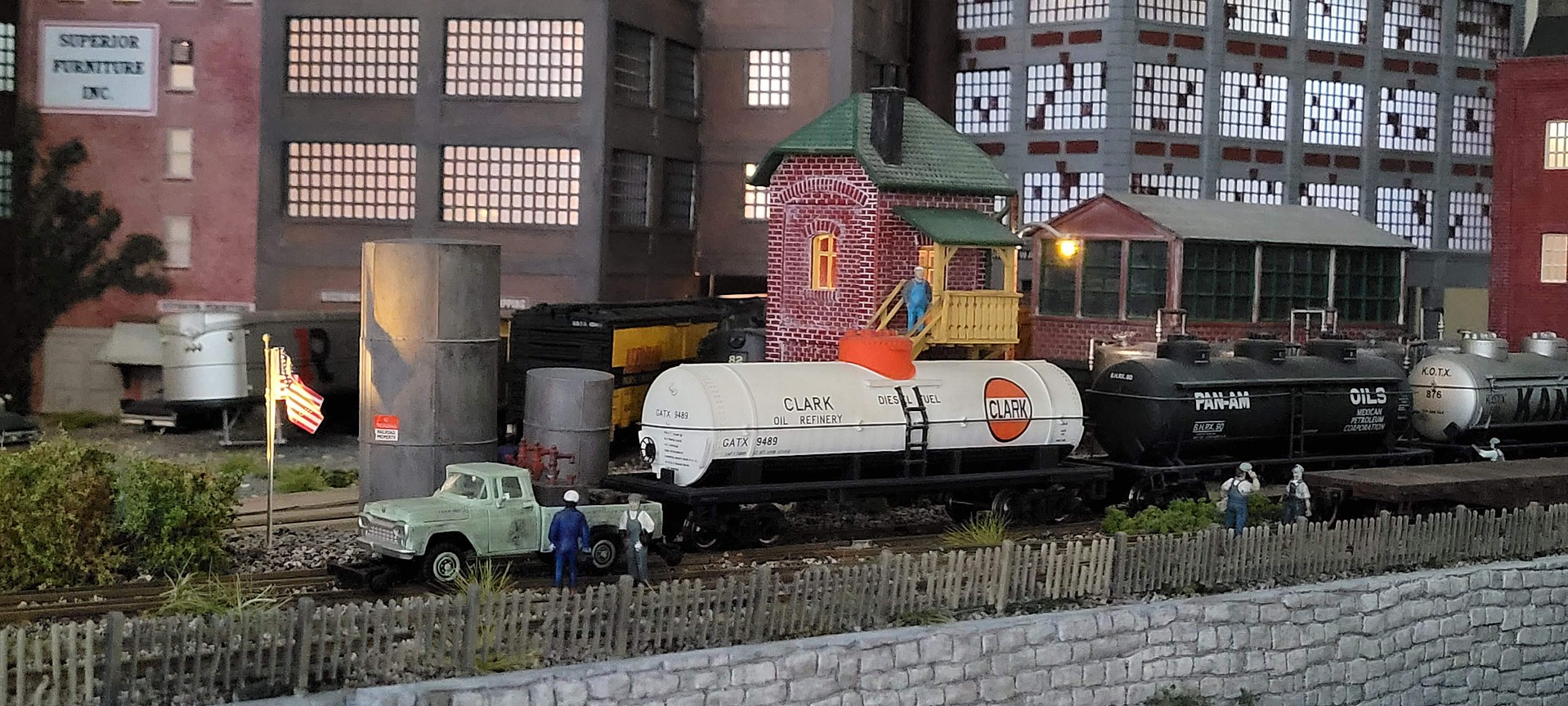 Just Plug Large Spotlights for Multiple Scales (2/pk) Model Train