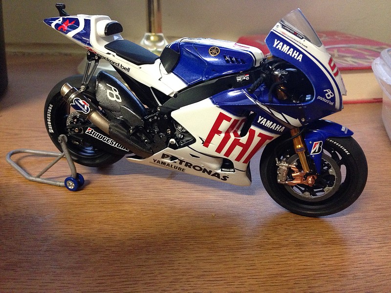 一番人気物 □限定2009pcs. ヤマハYZR-M1 2009 丸っこい 1/12 PMA オートバイ