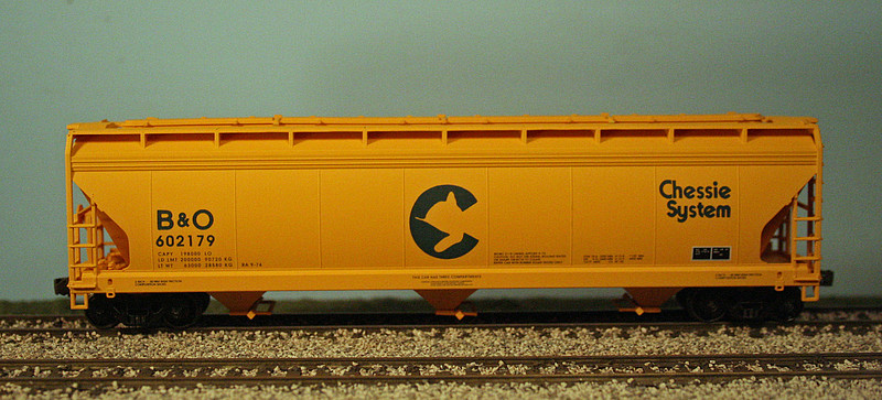 47' 3-Bay Center-Flow Covered Hopper (3) Chessie System -- HO Scale ...