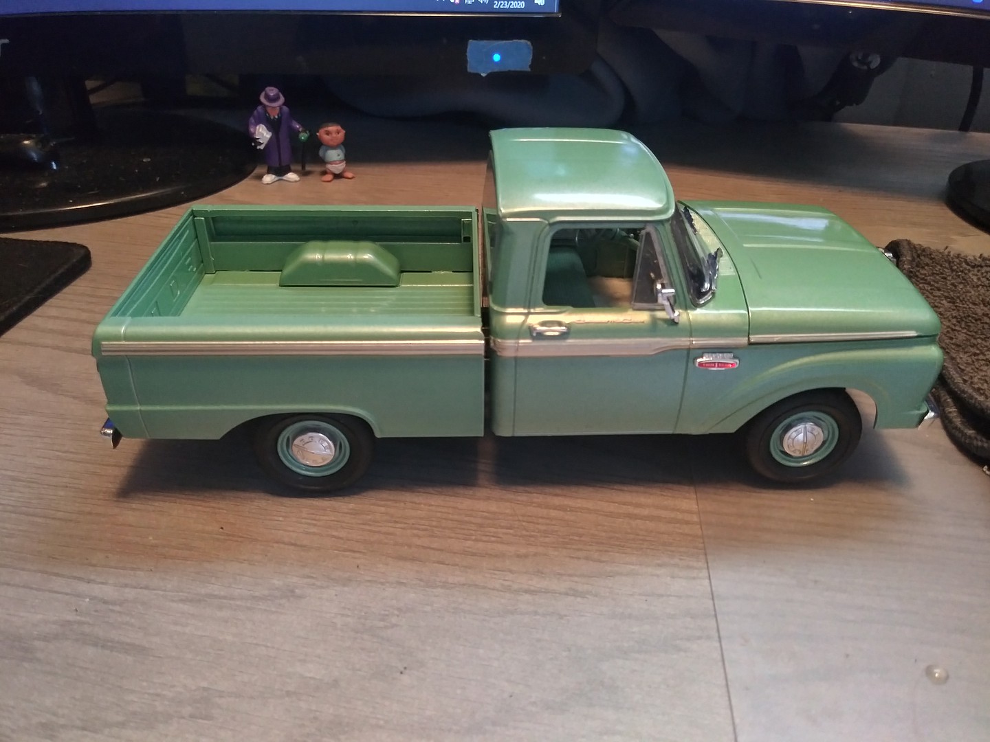 Moebius  1/25 1966 Ford Short Bed Styleside Pickup Truck   MOE1233 