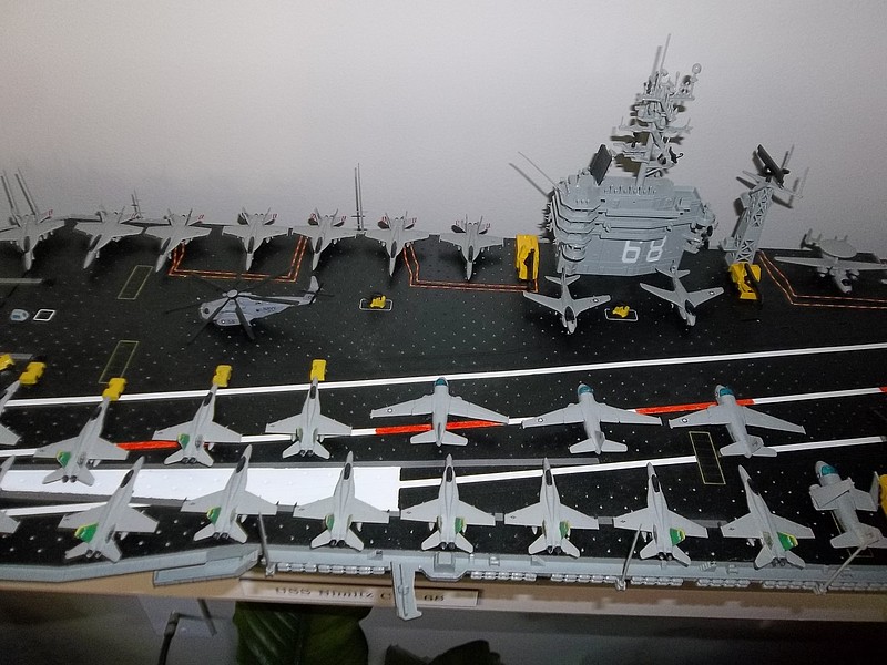 USS Nimitz CVN68 1975 Aircraft Carrier Plastic Model Military Ship