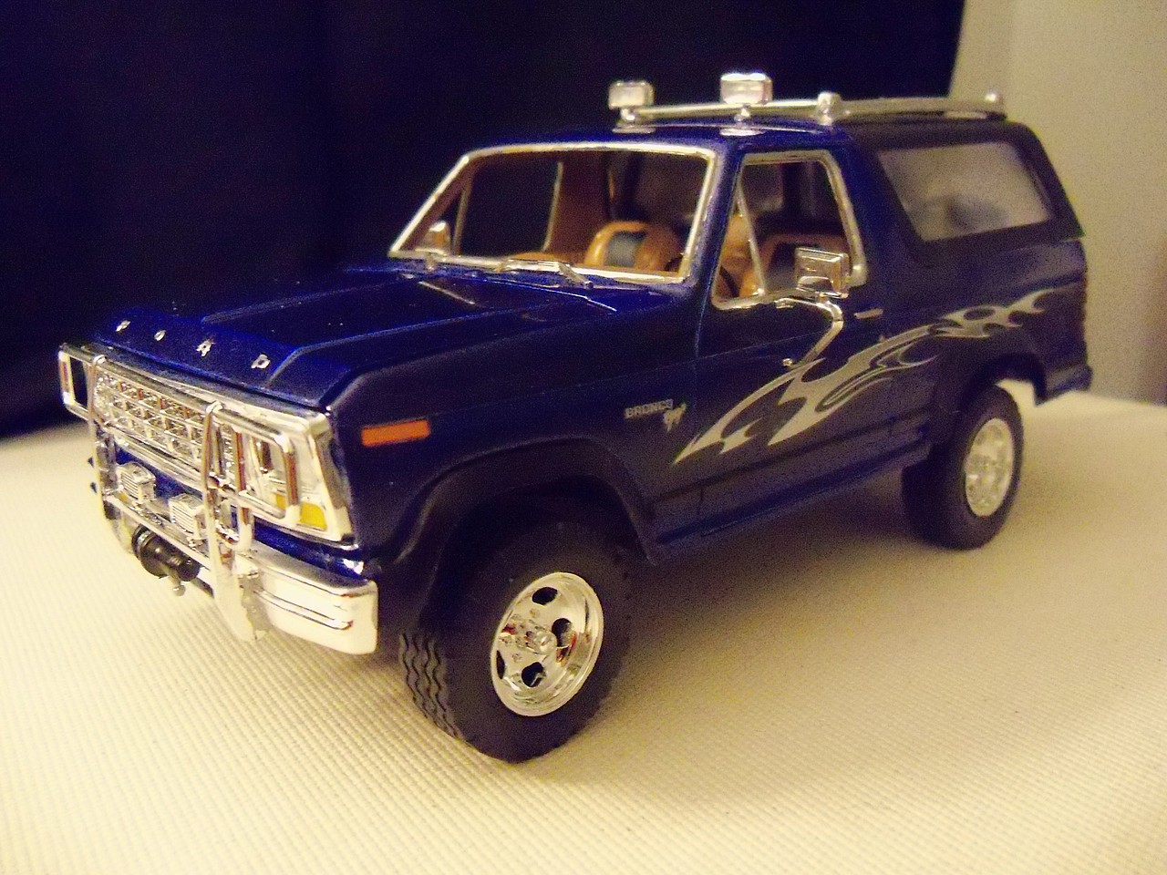 1980 Ford Bronco 2'n1 Plastic Model Truck Kit 1/24 Scale