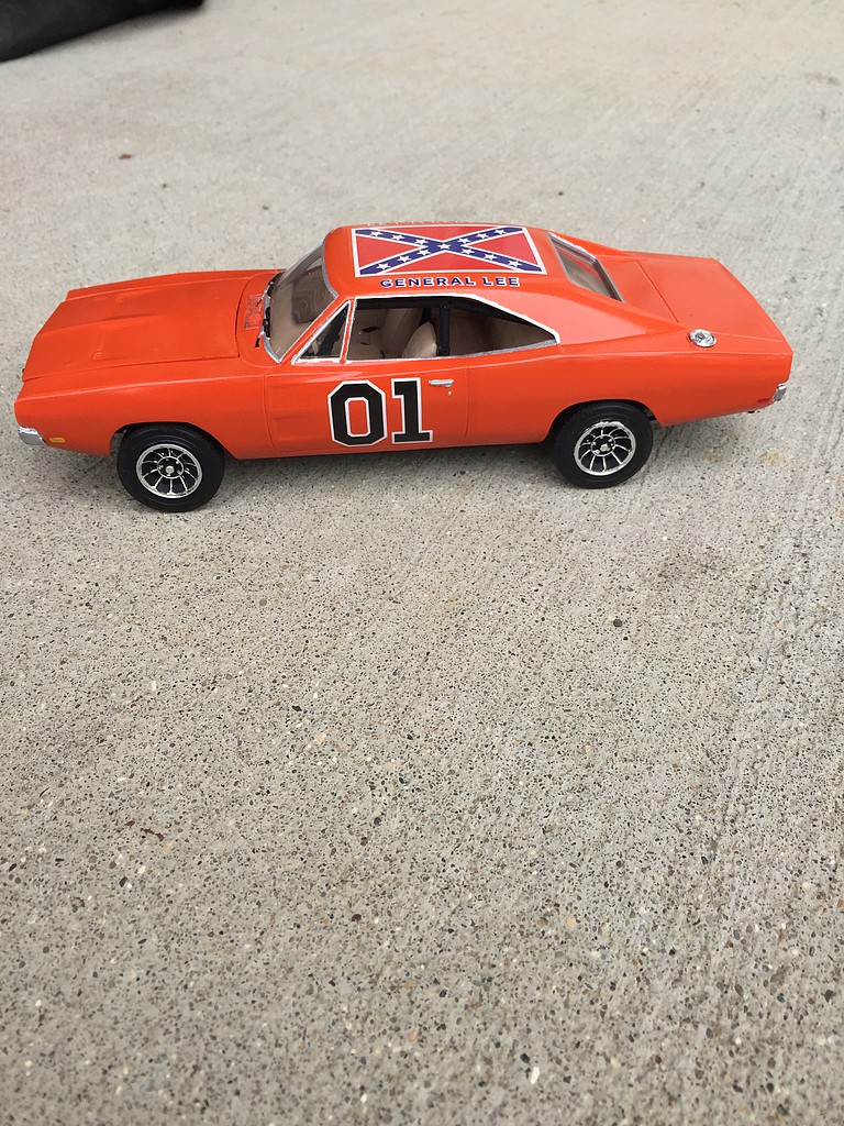 1969 General Lee Charger Plastic Model Car Kit 1/25 Scale 706