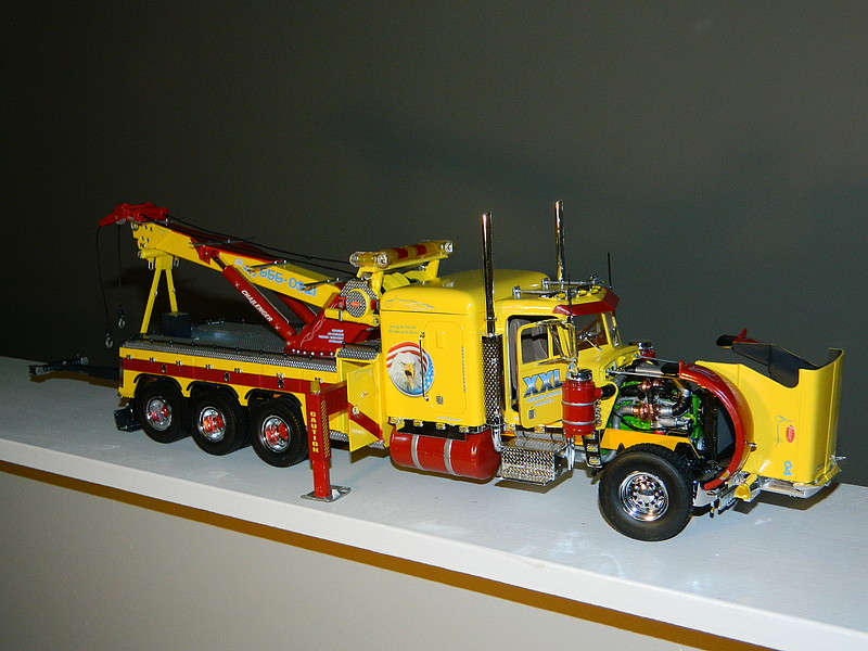 Peterbilt 359 Wrecker Plastic Model Truck Kit 1/25