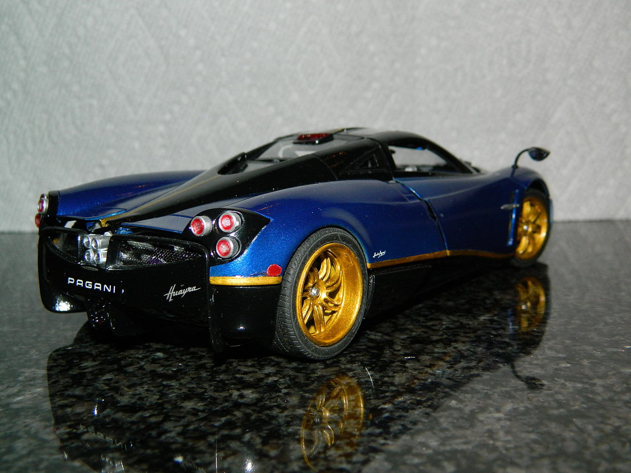 Pagani Huayra Italian 2Door Sports Car (New Tool) Plastic Model Car