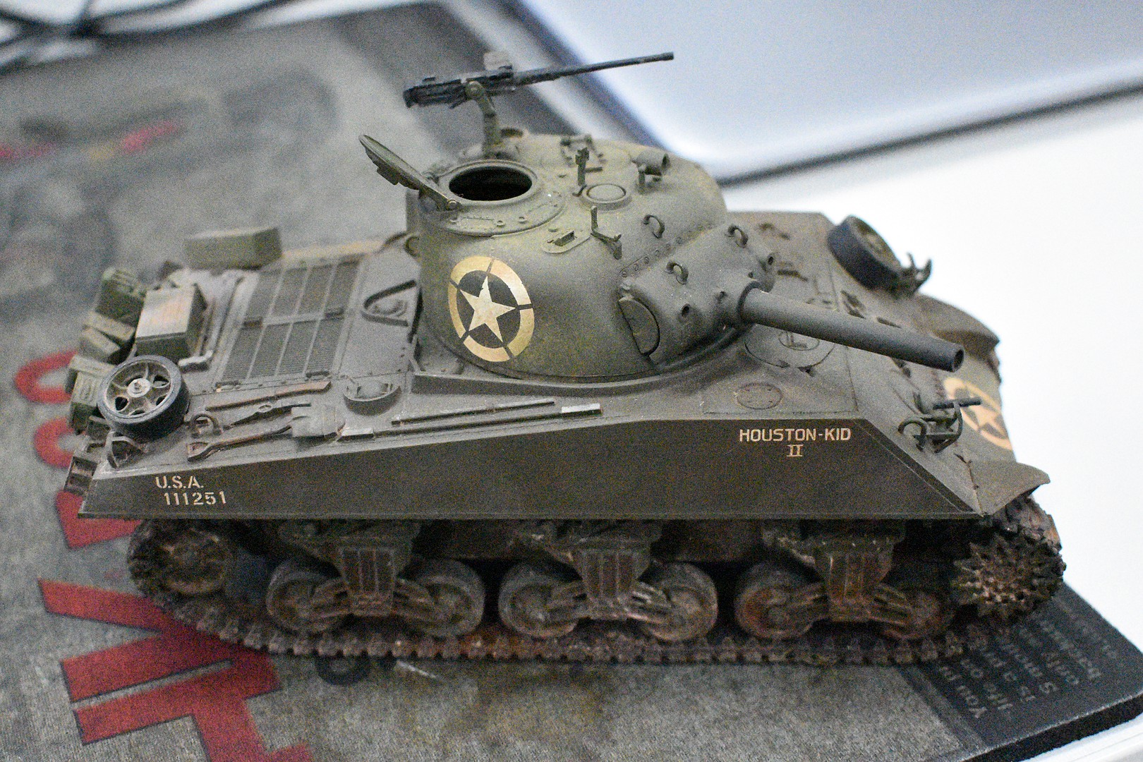 TAMIYA 35251 M4A3 Sherman Tank w 105mm Howitzer 1:35 Military Model Kit 