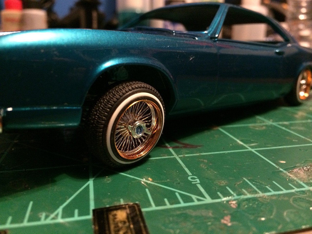 Gold Face DZ's w/Whitewall (4) Plastic Model Tire Wheel 1/24