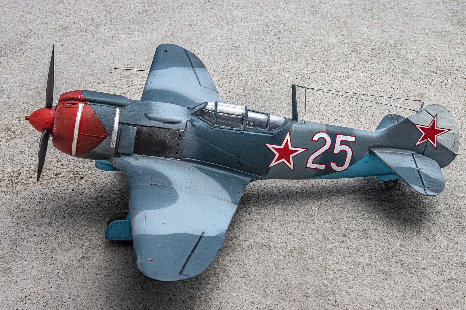 LA5 FN Soviet Fighter Plastic Model Airplane Kit 1/48 Scale