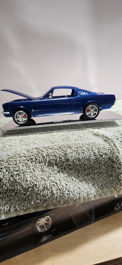 Revell Maquette de voiture 1 : 24–1965 Ford Mustang 2 + 2 Fastback  Reproduction à l'échelle 1 : 24, niveau 4, copie fidèle de l'origine, avec  beaucoup