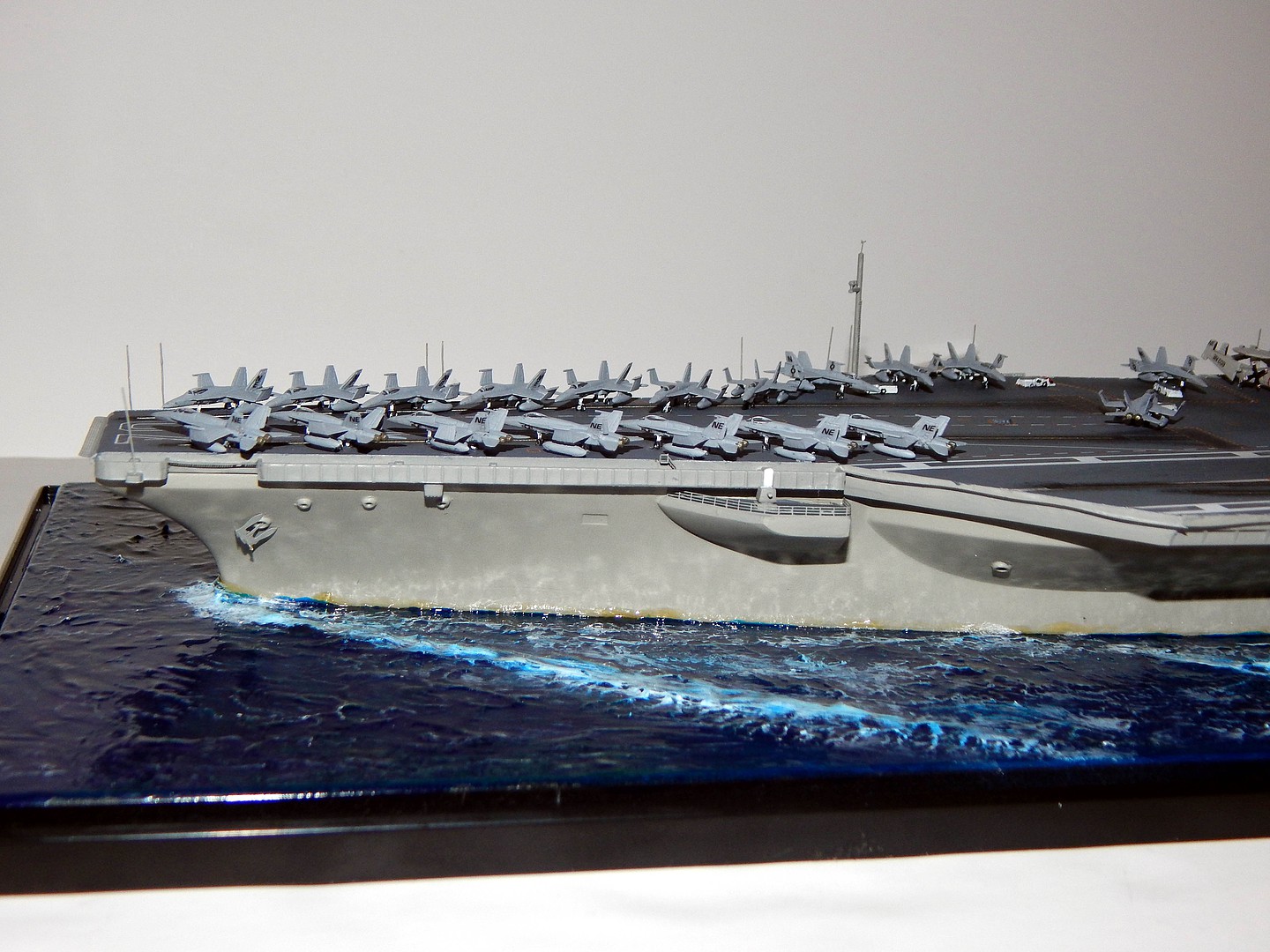 USS Carl Vinson CVN-70 Super Carrier -- Plastic Model Military Ship Kit ...