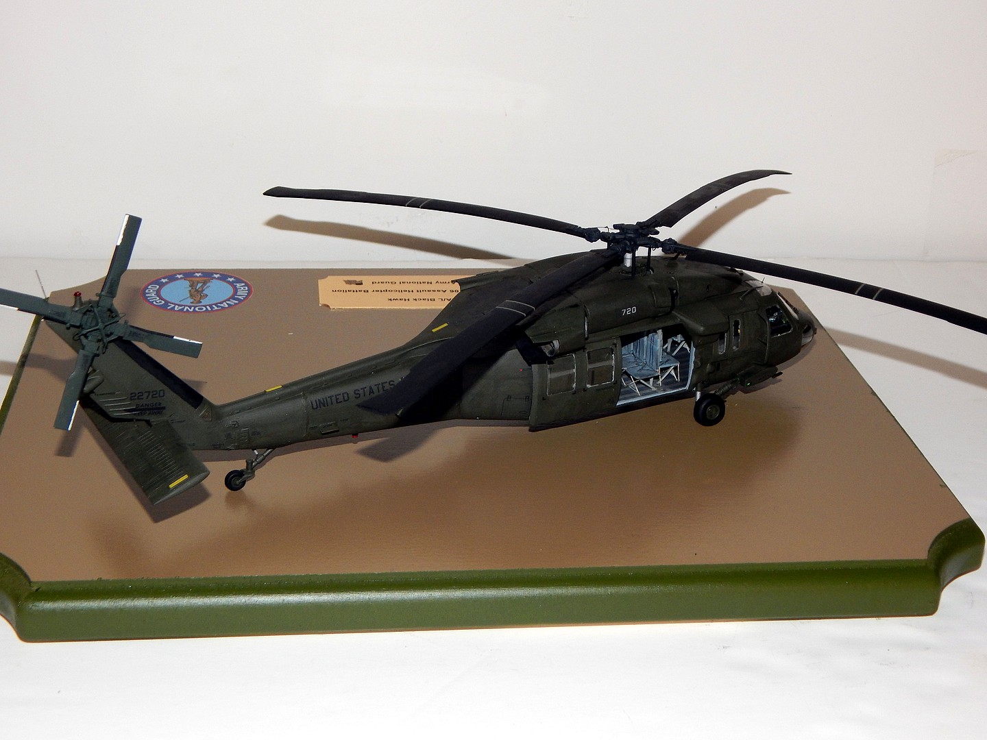 UH-60/MH-60 Black Hawk -- Plastic Model Airplane Kit -- 1/48 Scale ...