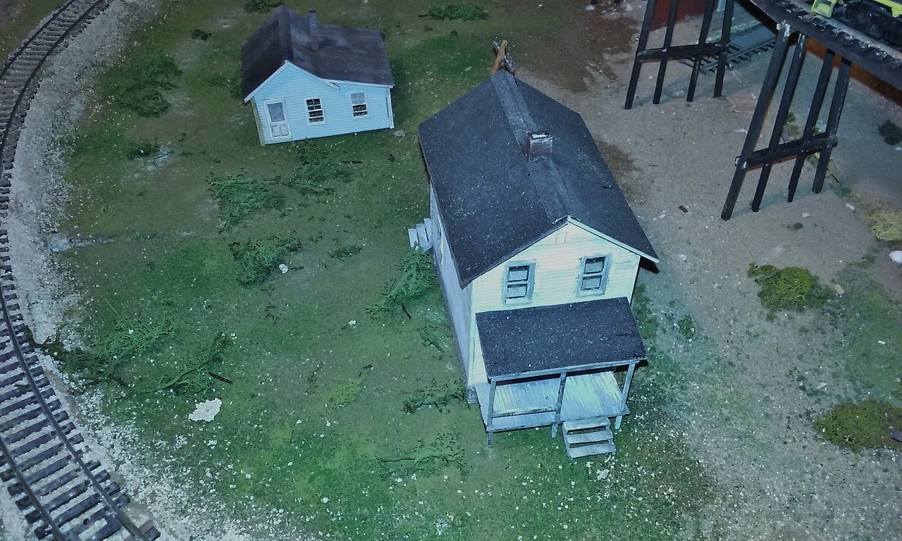Railroad Street Company House Kit (one house) HO Scale Model