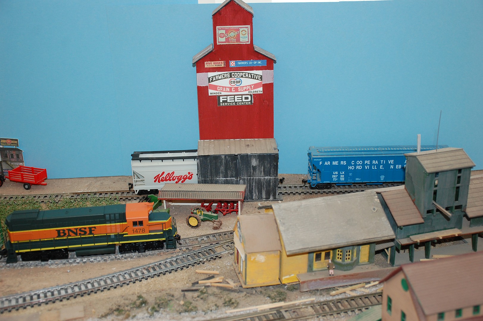 Farmers Cooperative Rural Grain Elevator Kit Elevator HO Scale Model