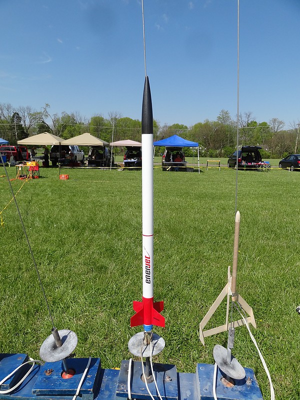 Eliminator XL Model Rocket Starter Set Ready To Fly 1460