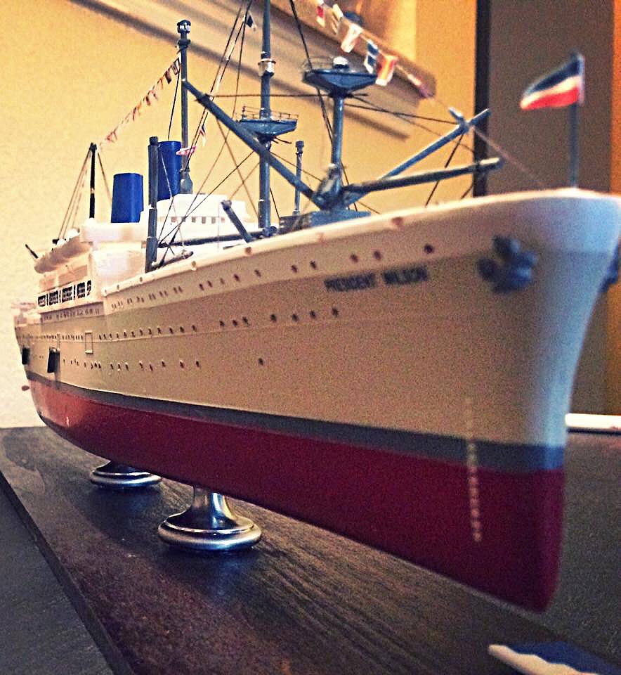 Presidents Liner Cruiseship Plastic Model Commercial Ship Kit 1/