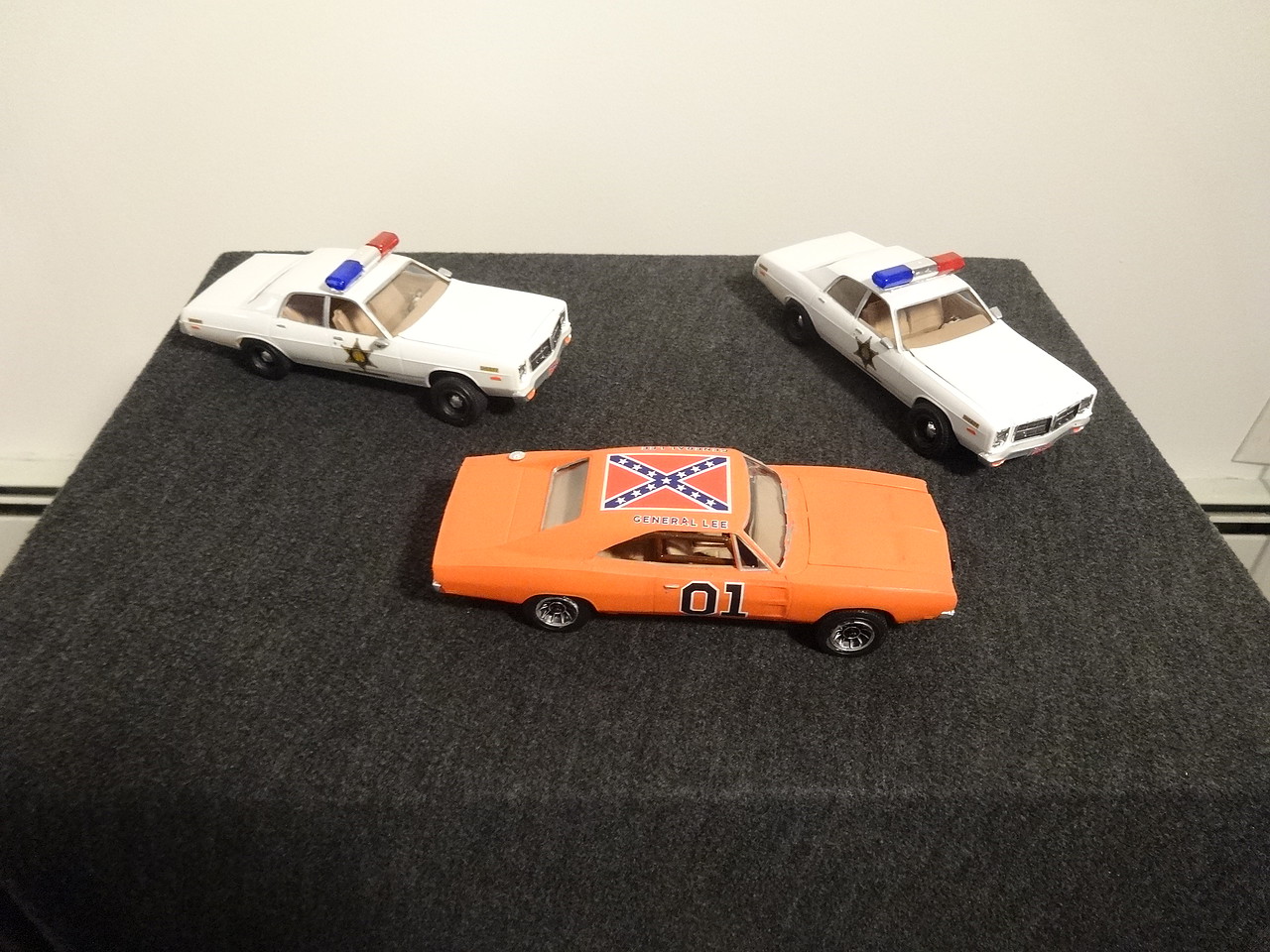 Roscoe's Dodge Monaco Police Car Plastic Model Car Kit 1/25 Scale