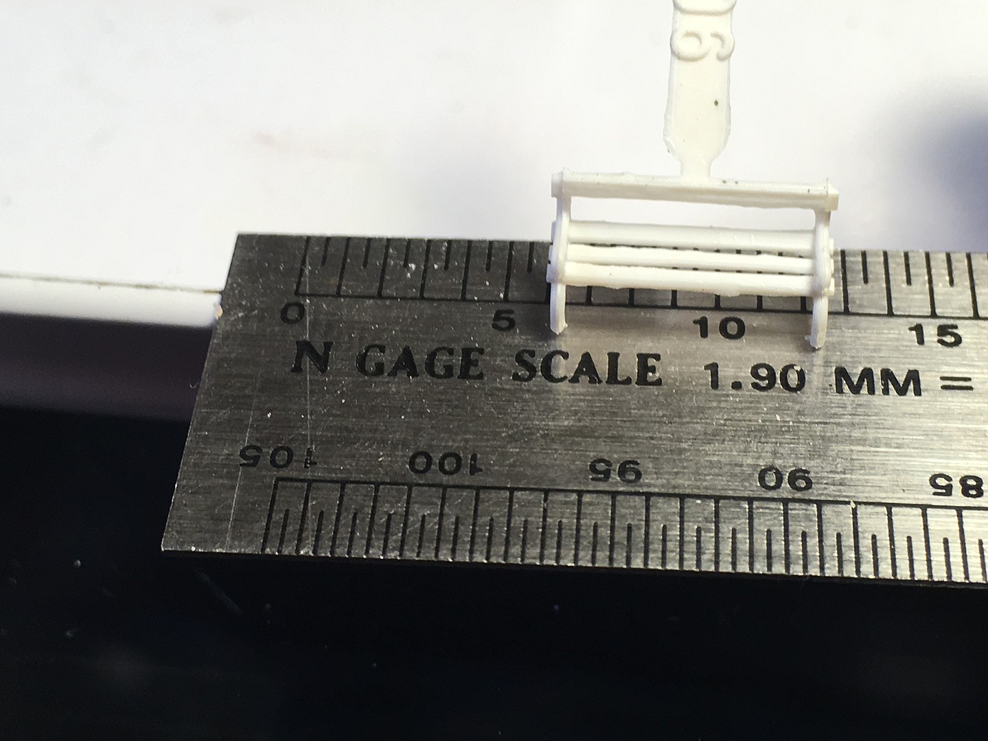 Park Benches N Scale Model Railroad Building Accessory 79565