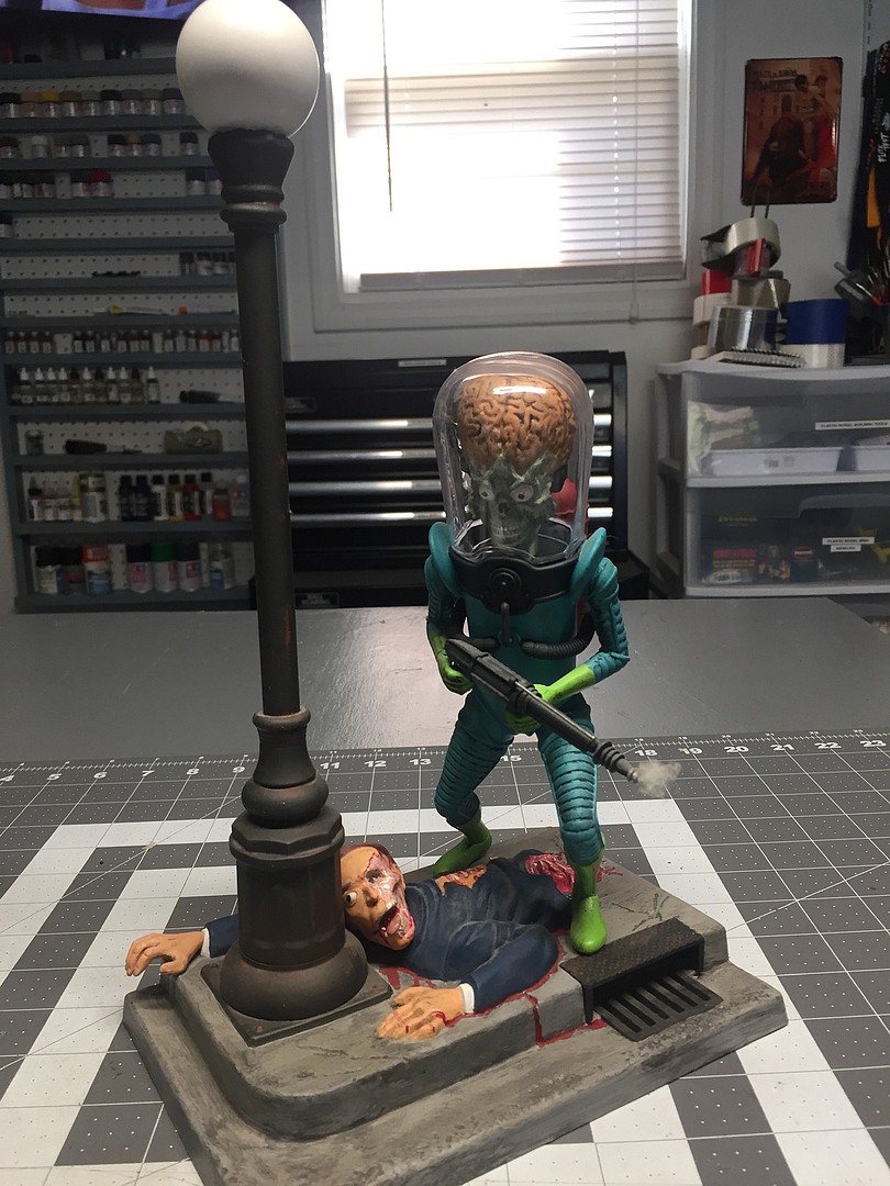 Moebius Models 936 - Mars Attacks! Martian Figure