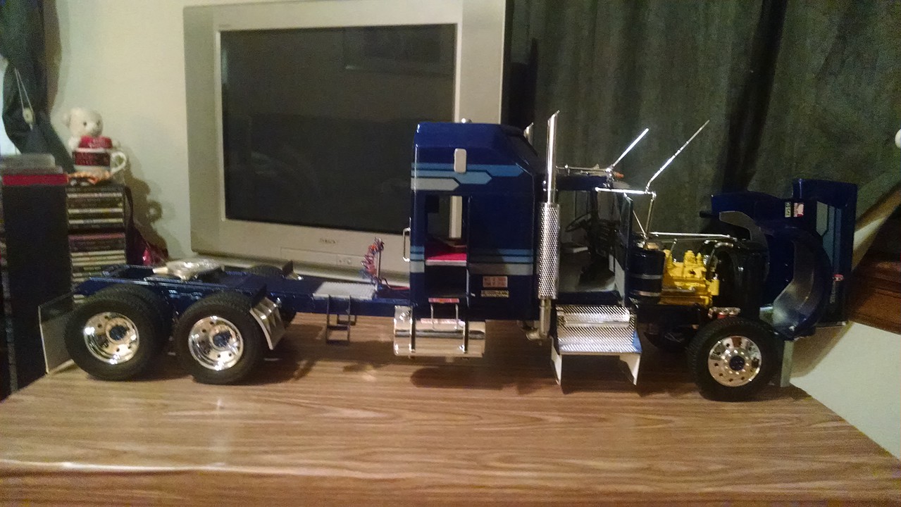 Kenworth W-900 Conventional -- Plastic Model Truck Kit -- 1/16 Scale ...