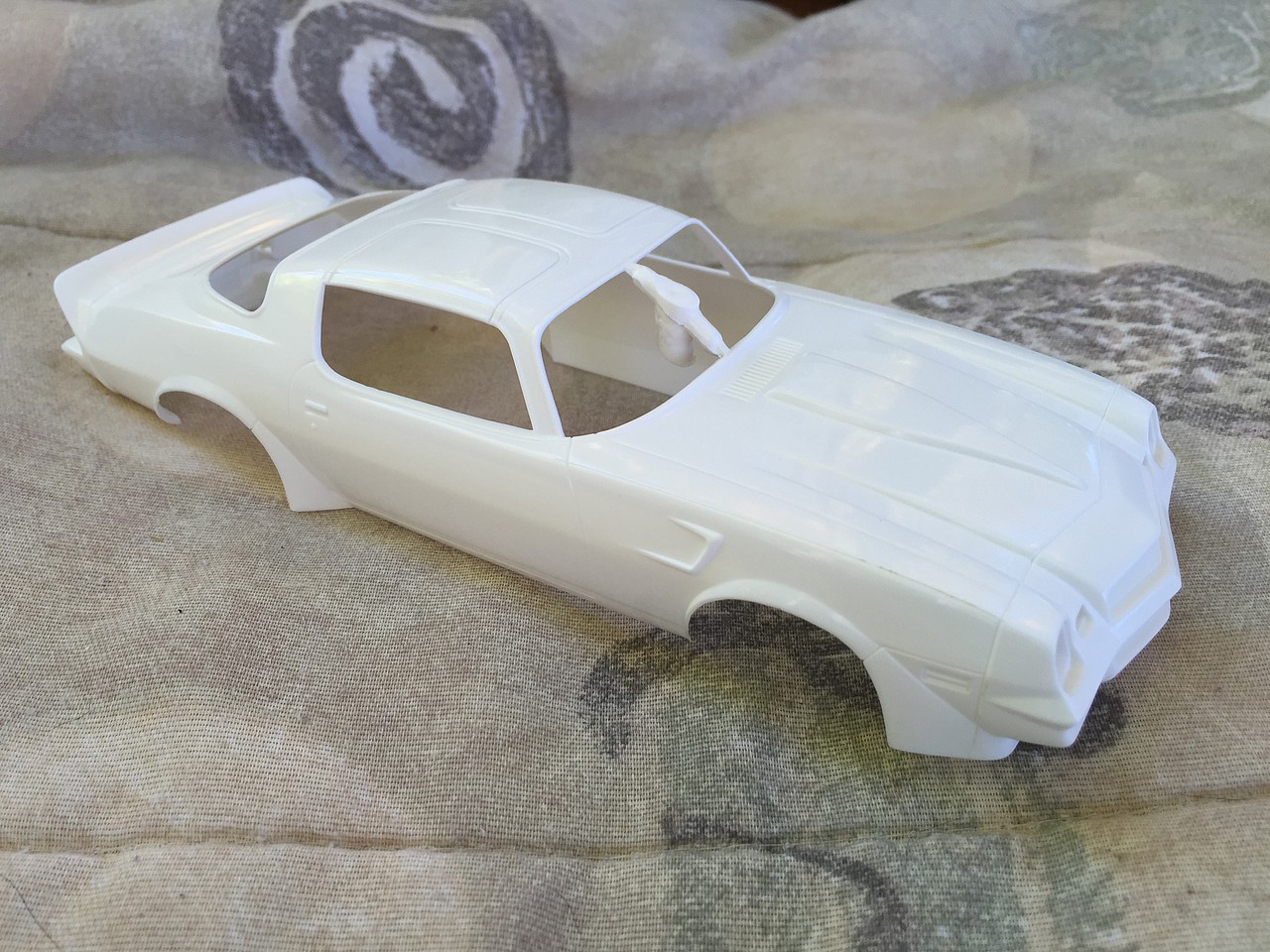 Chevy Camaro Z28 Car Plastic Model Car Kit 1/24 Scale 3787