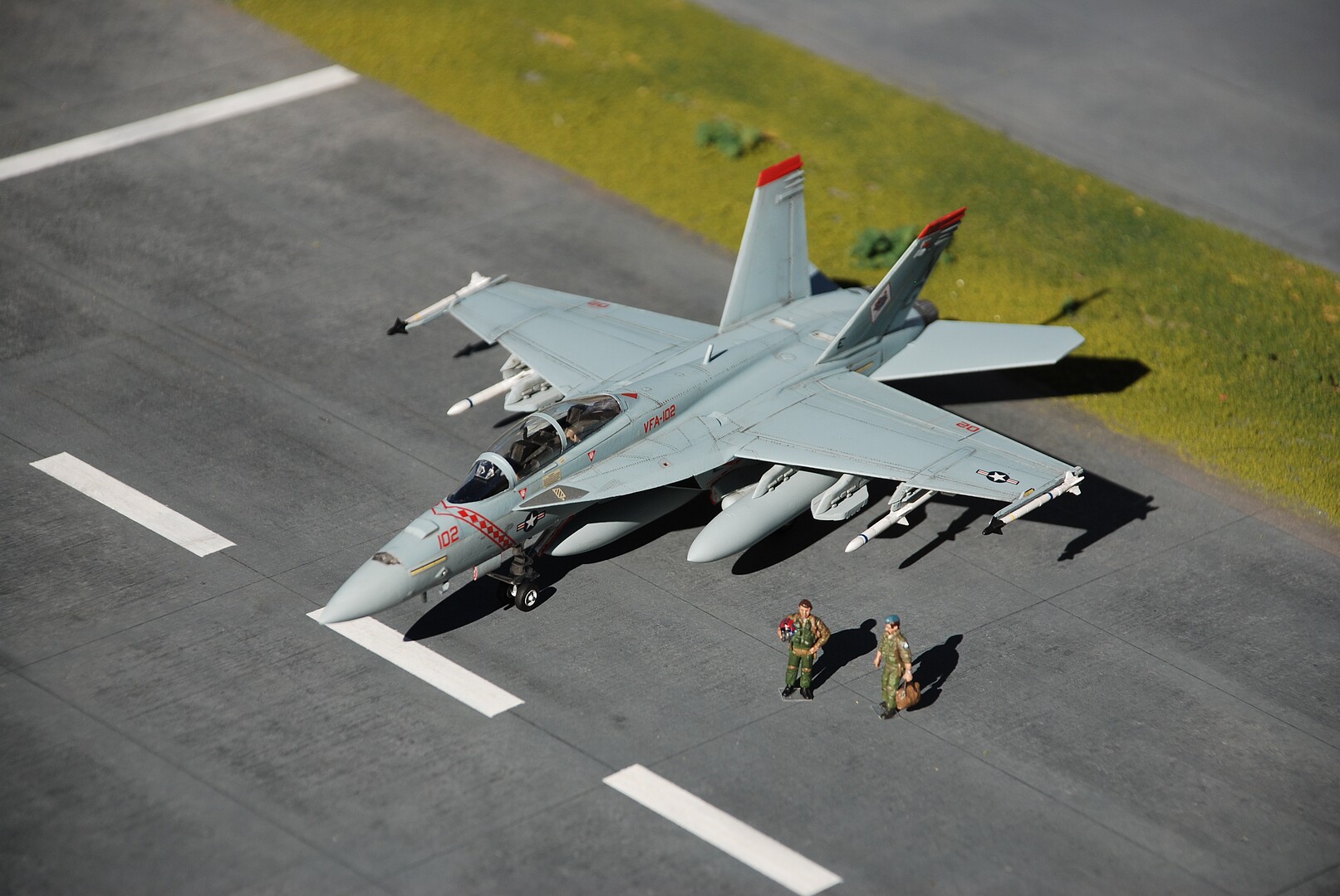 F/A-18F Super Hornet -- Plastic Model Airplane Kit -- 1/72 Scale ...