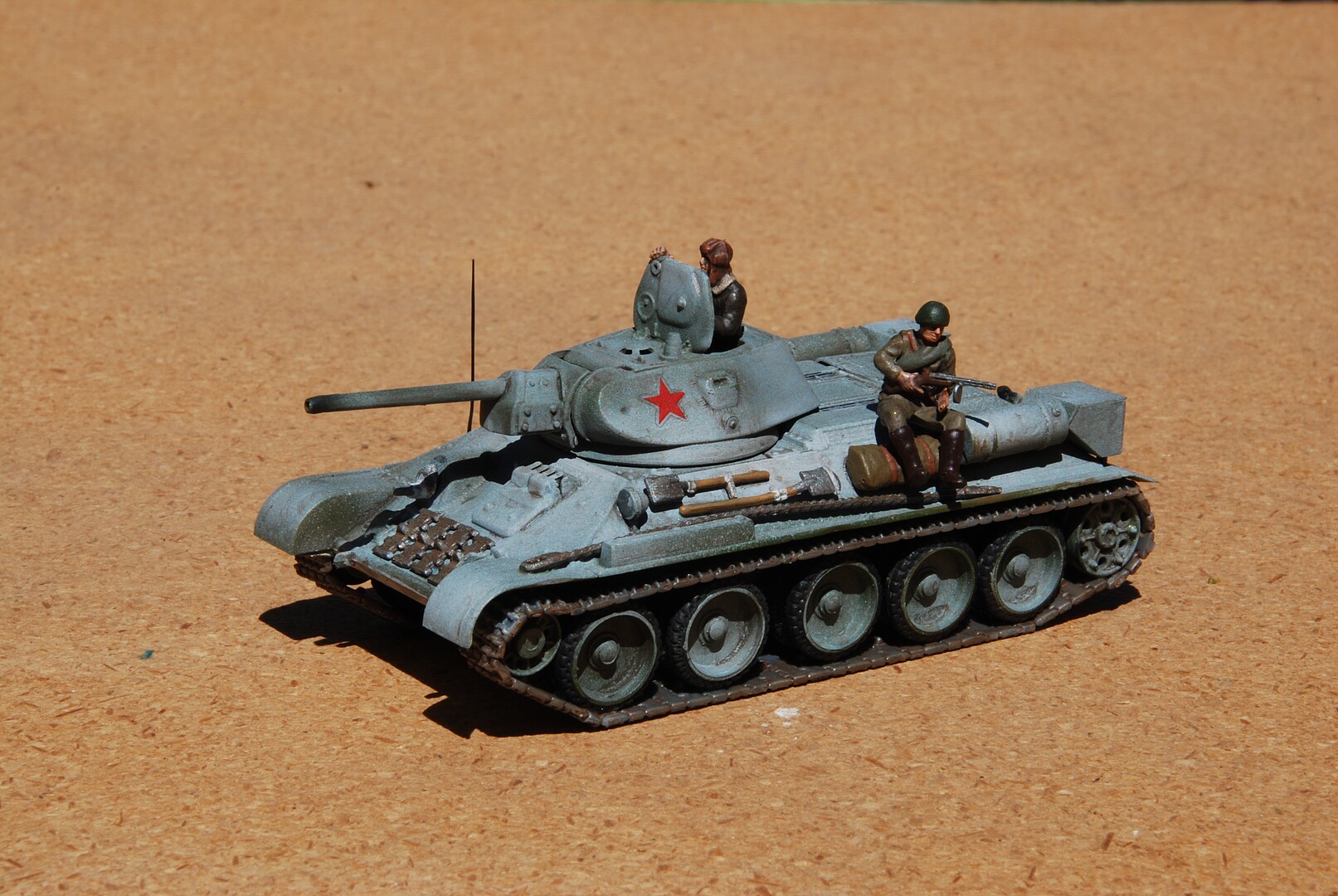 T34/76 Russian Tank -- Plastic Model Military Vehicle Kit -- 1/72 Scale ...