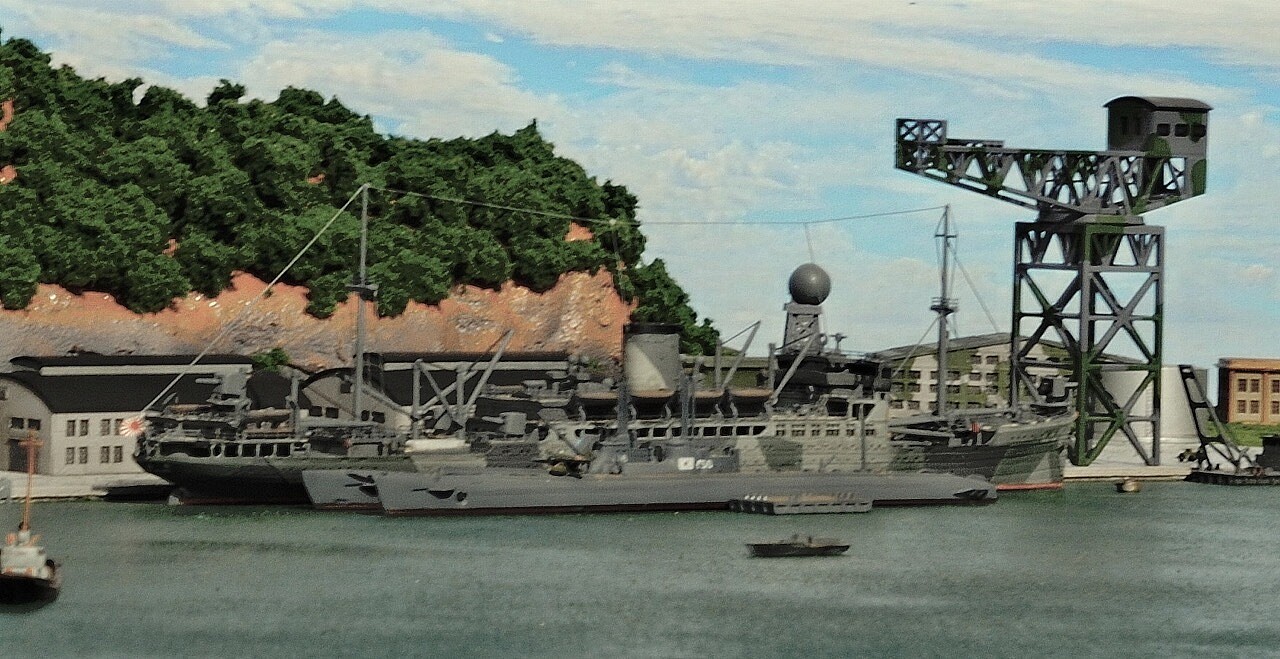 Submarine Depot Ship Heianmaru Plastic Model Military Ship 1/700