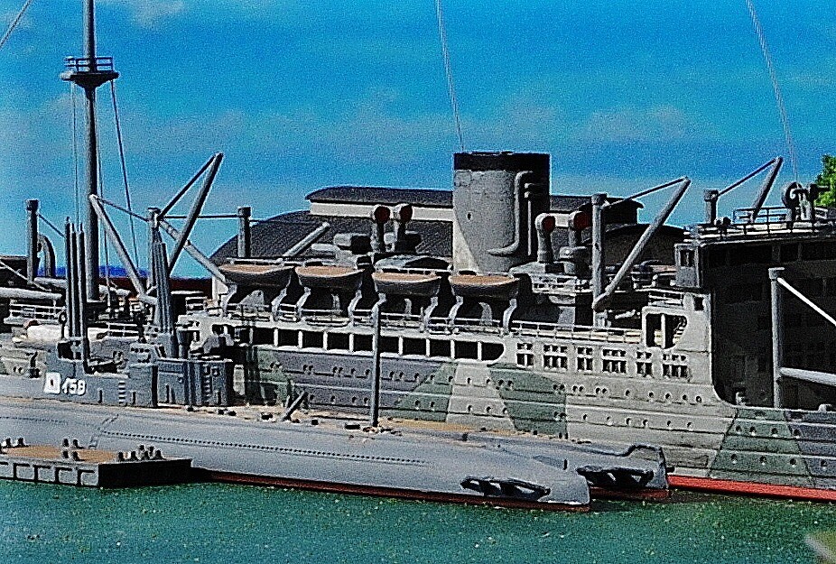 Submarine Depot Ship Heianmaru Plastic Model Military Ship 1/700