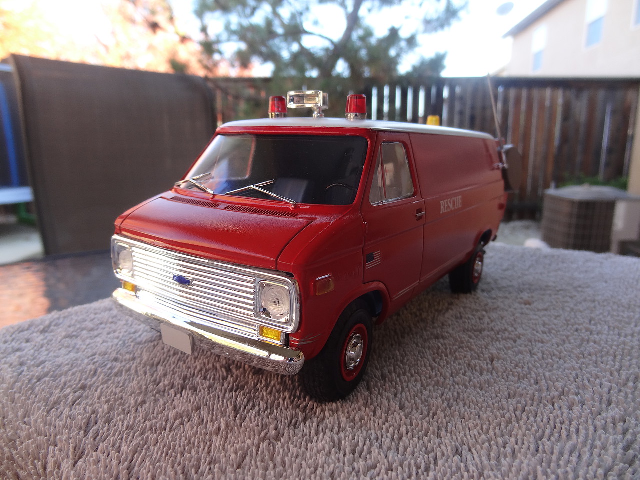 Red AMT 1:25 Scale Plastic 1975 Chevy Rescue Van Model Kit